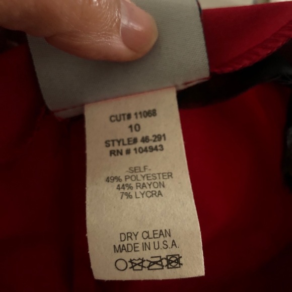 Veronique for W full-length red skirt - Picture 3 of 7